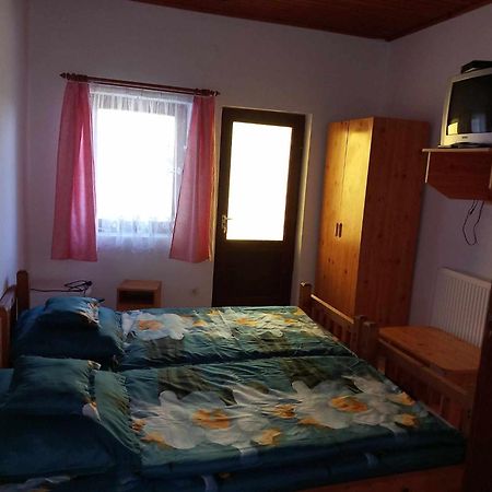 Zsuzsa Apartman Lägenhet Poroszló Exteriör bild