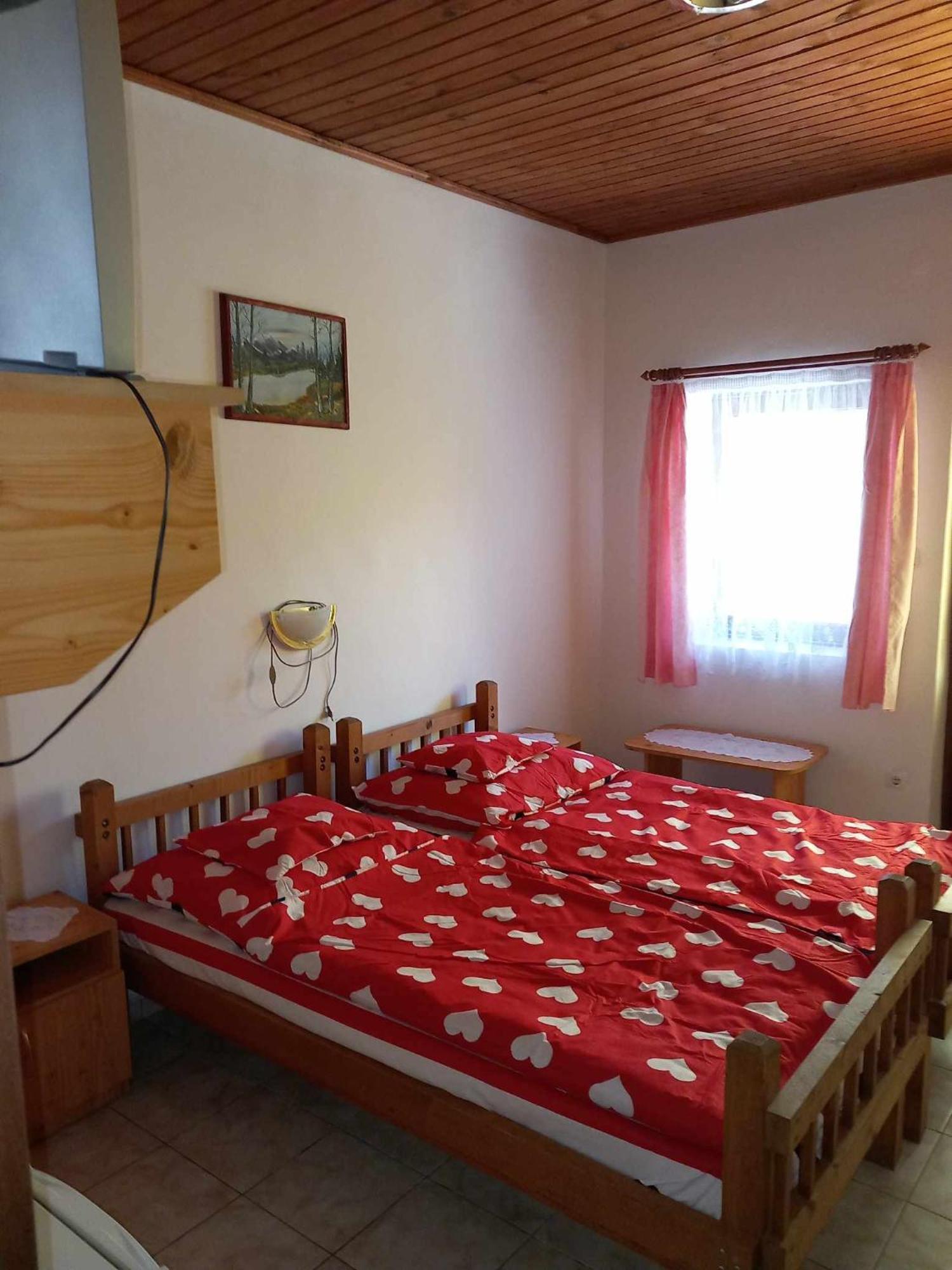 Zsuzsa Apartman Lägenhet Poroszló Exteriör bild