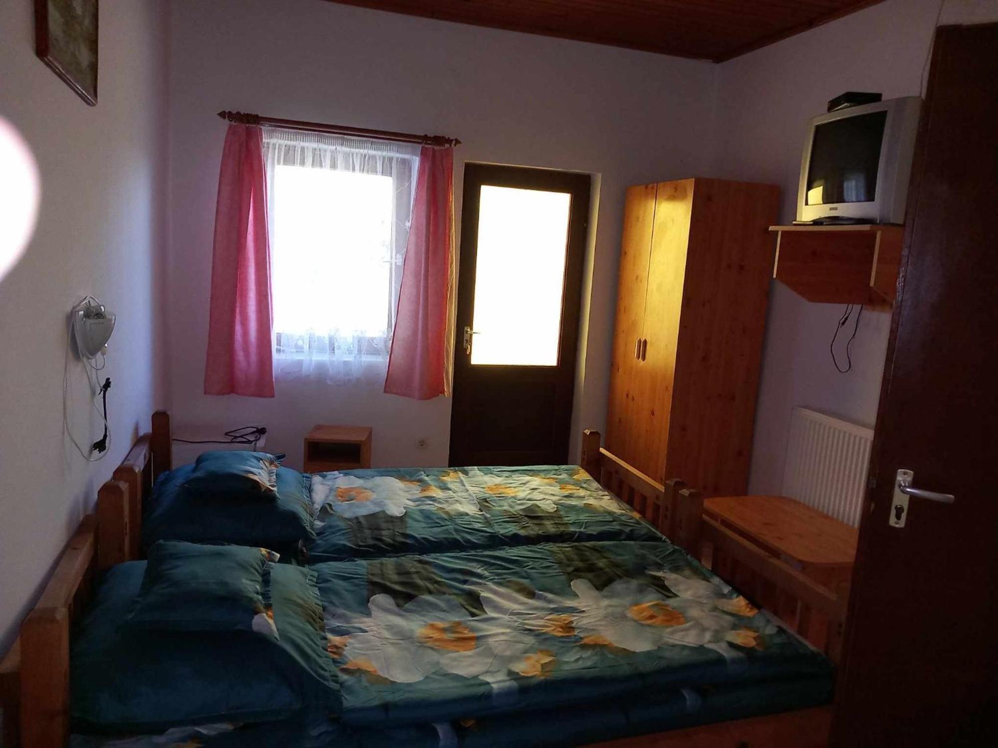 Zsuzsa Apartman Lägenhet Poroszló Exteriör bild